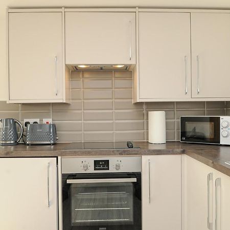 Luxury 5 Star London Apartment - Parking, Garden, Nr Greater London Metro Stations Exterior foto
